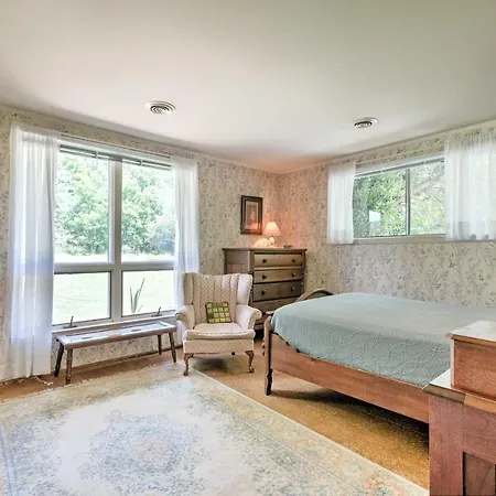 Stair-Free Lexington Home With Blue Ridge Mtn Views!
